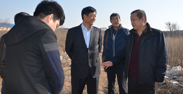 實地察看車站北街的斷頭路。.jpg